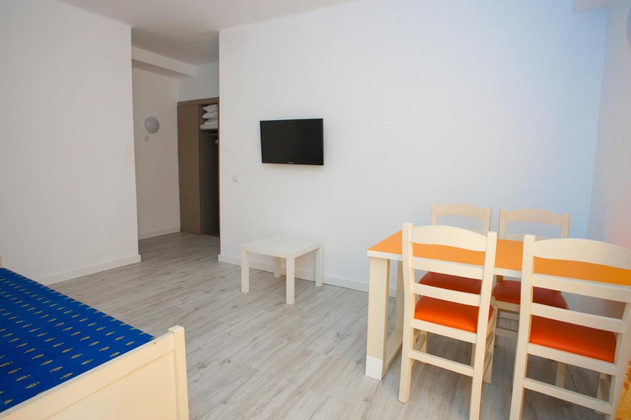 אל ארנל Apartamentos Arcadio מראה חיצוני תמונה